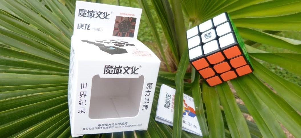 Boîte blanche standard MoYu et MoYu Tanglong déballé